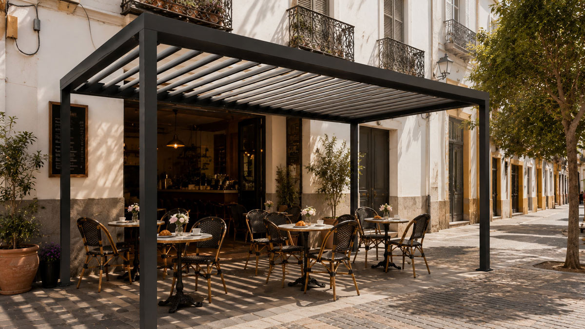 Pérgola en cafetería urbana